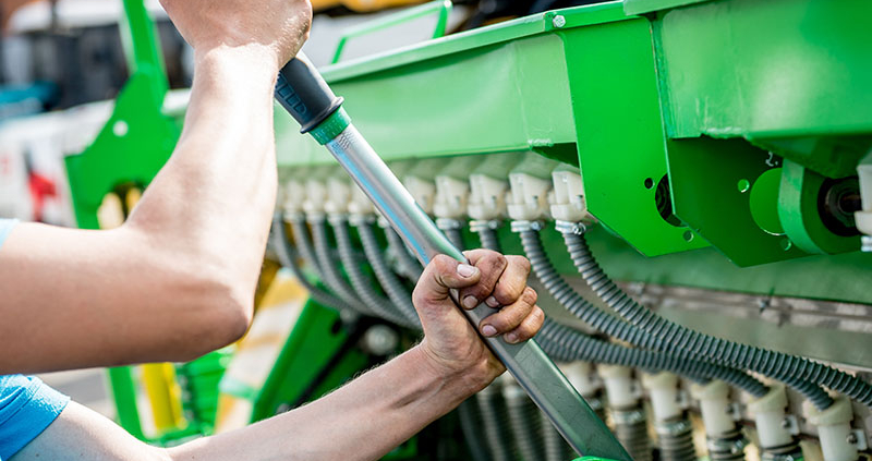 Poletno vzdrževanje kmetijske opreme - Gorenc.si