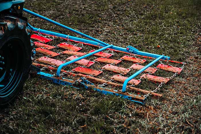 Travniška brana Graser – vsestranski priključek za nego travnih površin